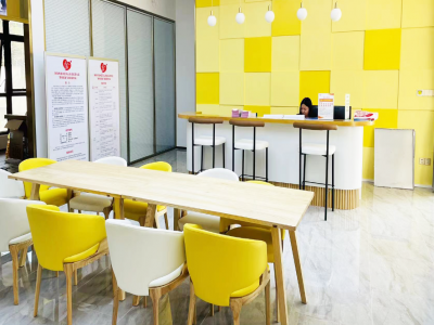 “快看，紅荔社區(qū)的“南粵家政”基層服務(wù)站”